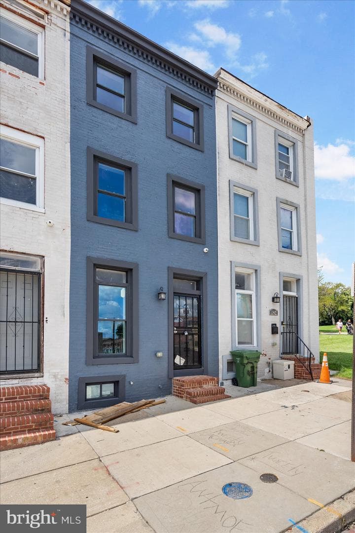 922 N Caroline Street photo 2