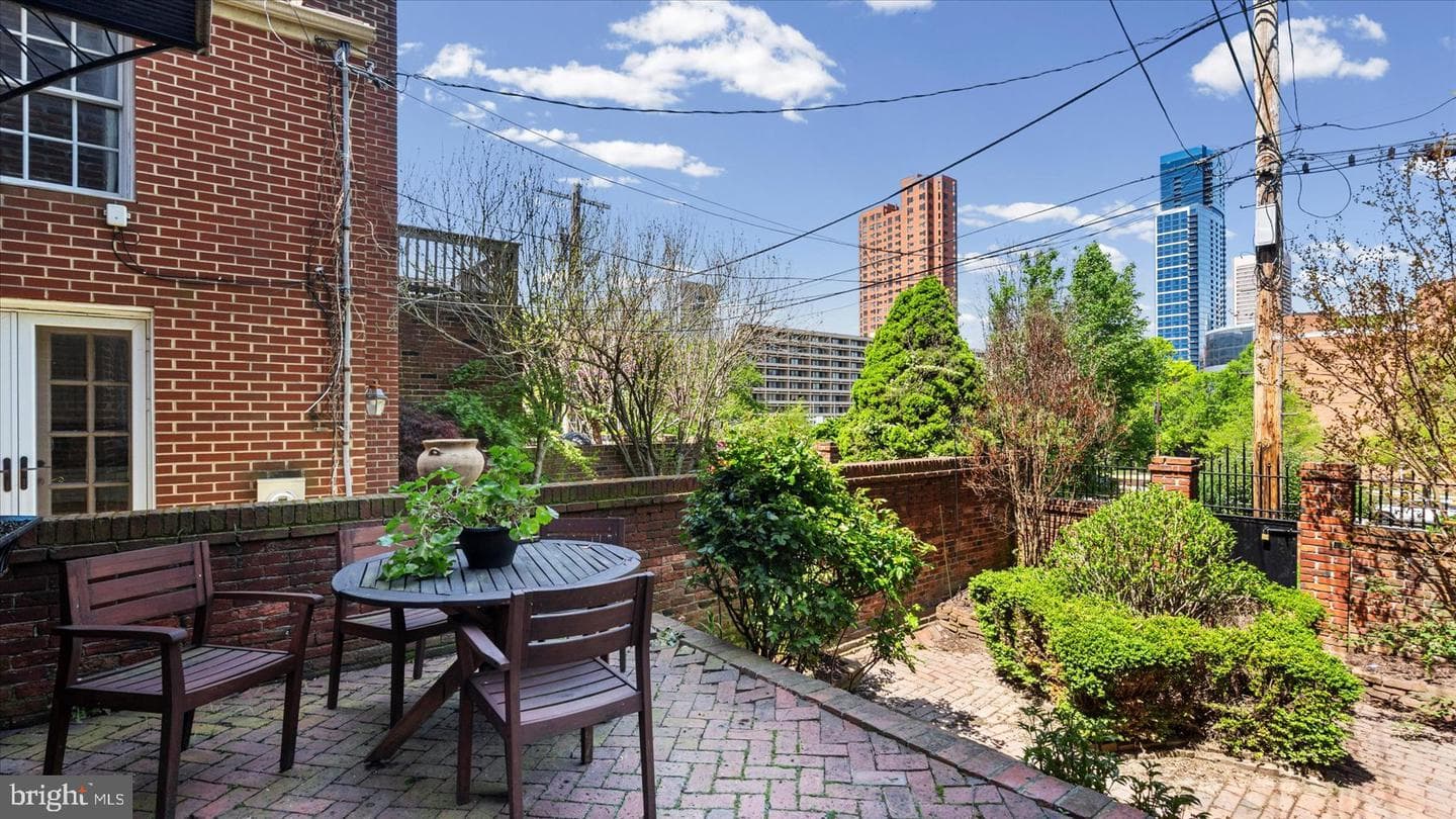 114 Montgomery Street photo 17