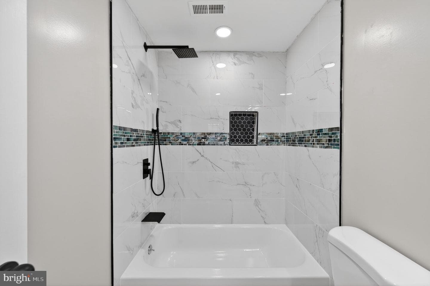 1338 Sargeant Street photo 8