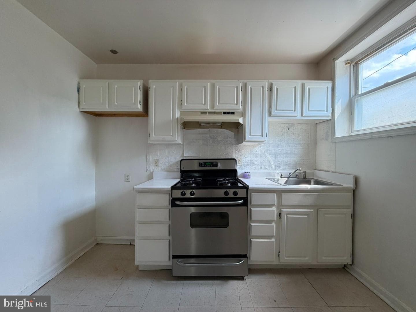 1556 N Carey Street photo 10