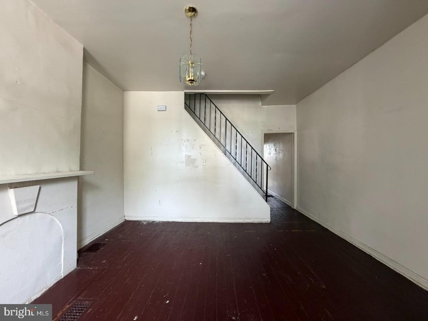 1556 N Carey Street photo 4