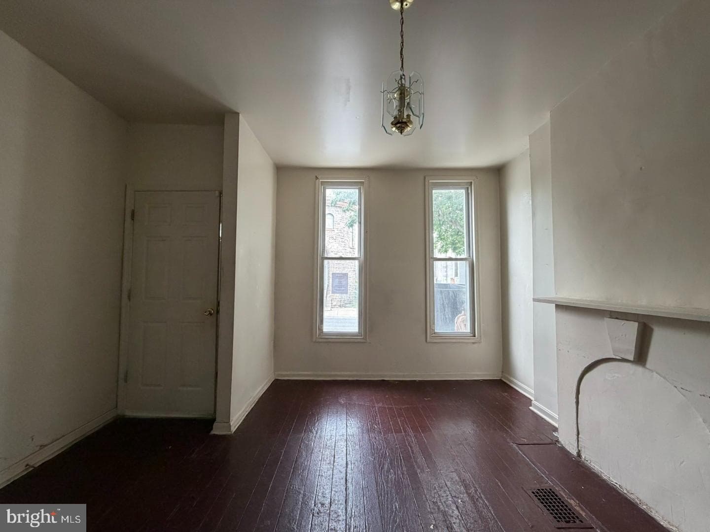 1556 N Carey Street photo 5