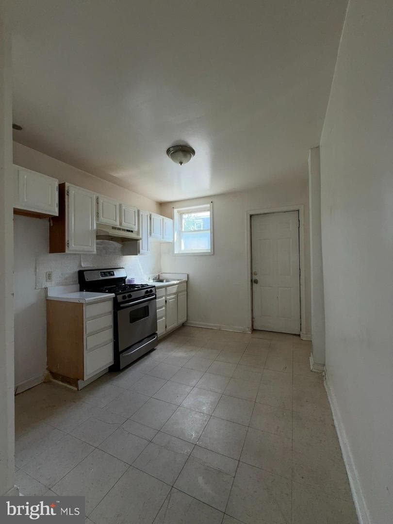 1556 N Carey Street photo 9