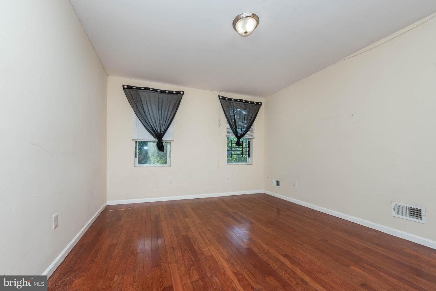 2316 E Madison Street photo 11