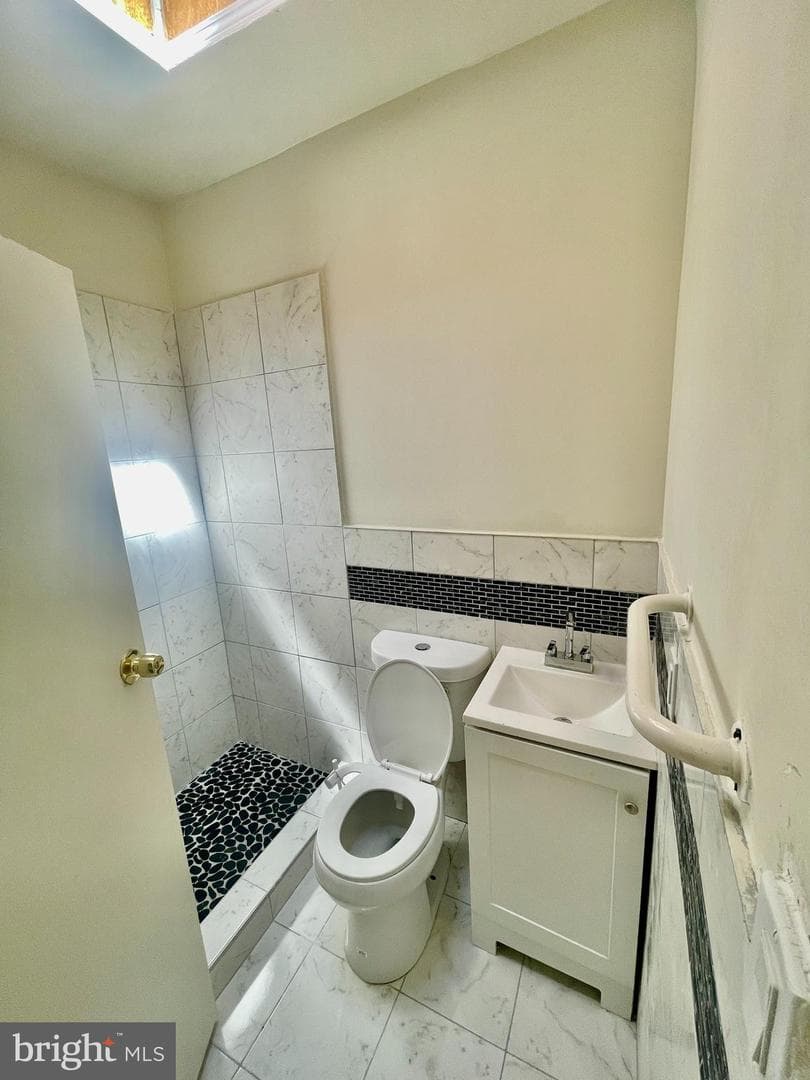 4924 Litchfield Avenue photo 10