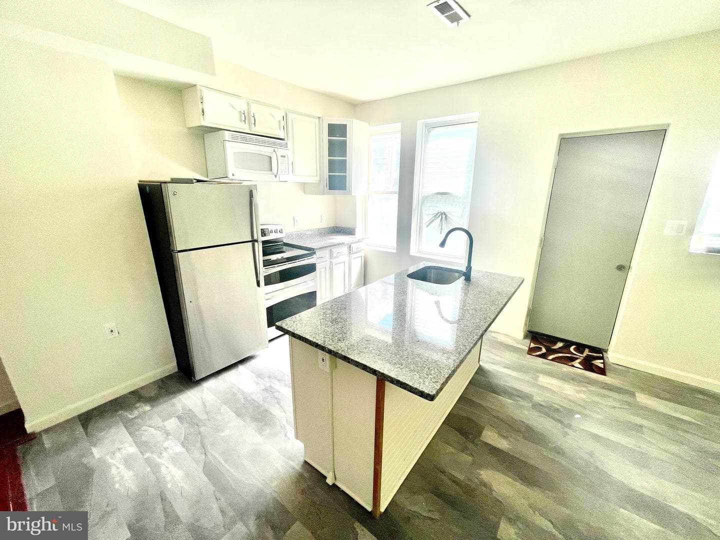 4924 Litchfield Avenue photo 8