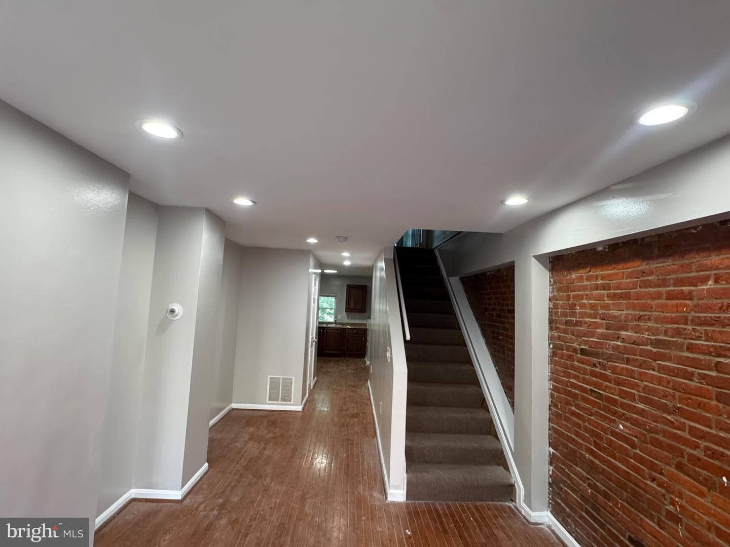 1123 Sargeant Street photo 3