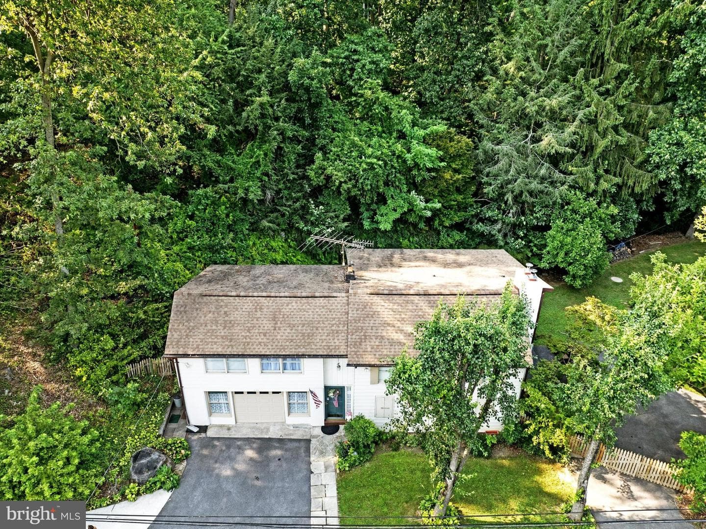 606 Freeland Road photo 15