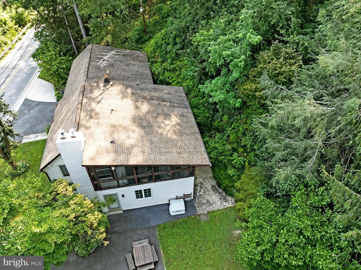 606 Freeland Road photo 18