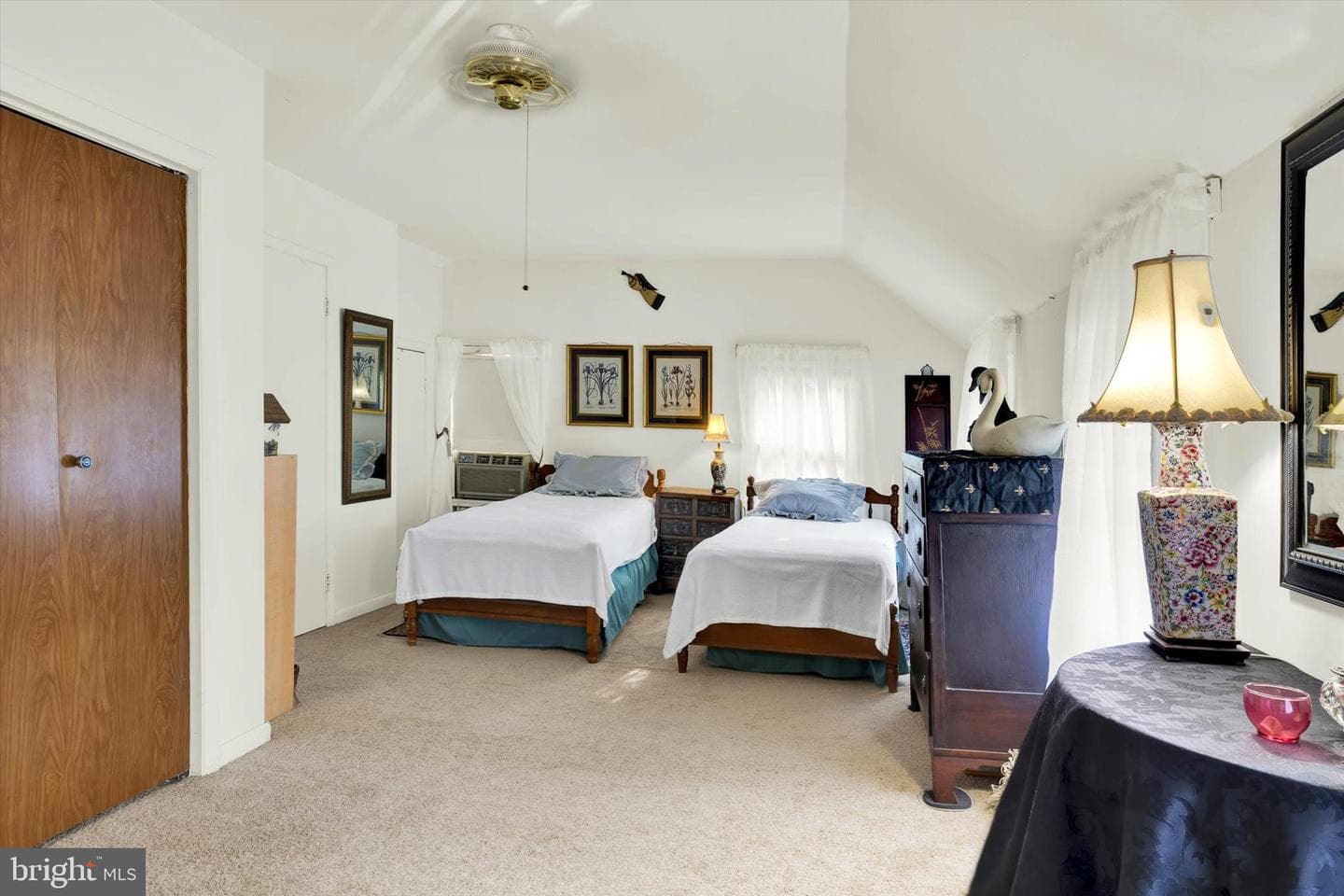 606 Freeland Road photo 38