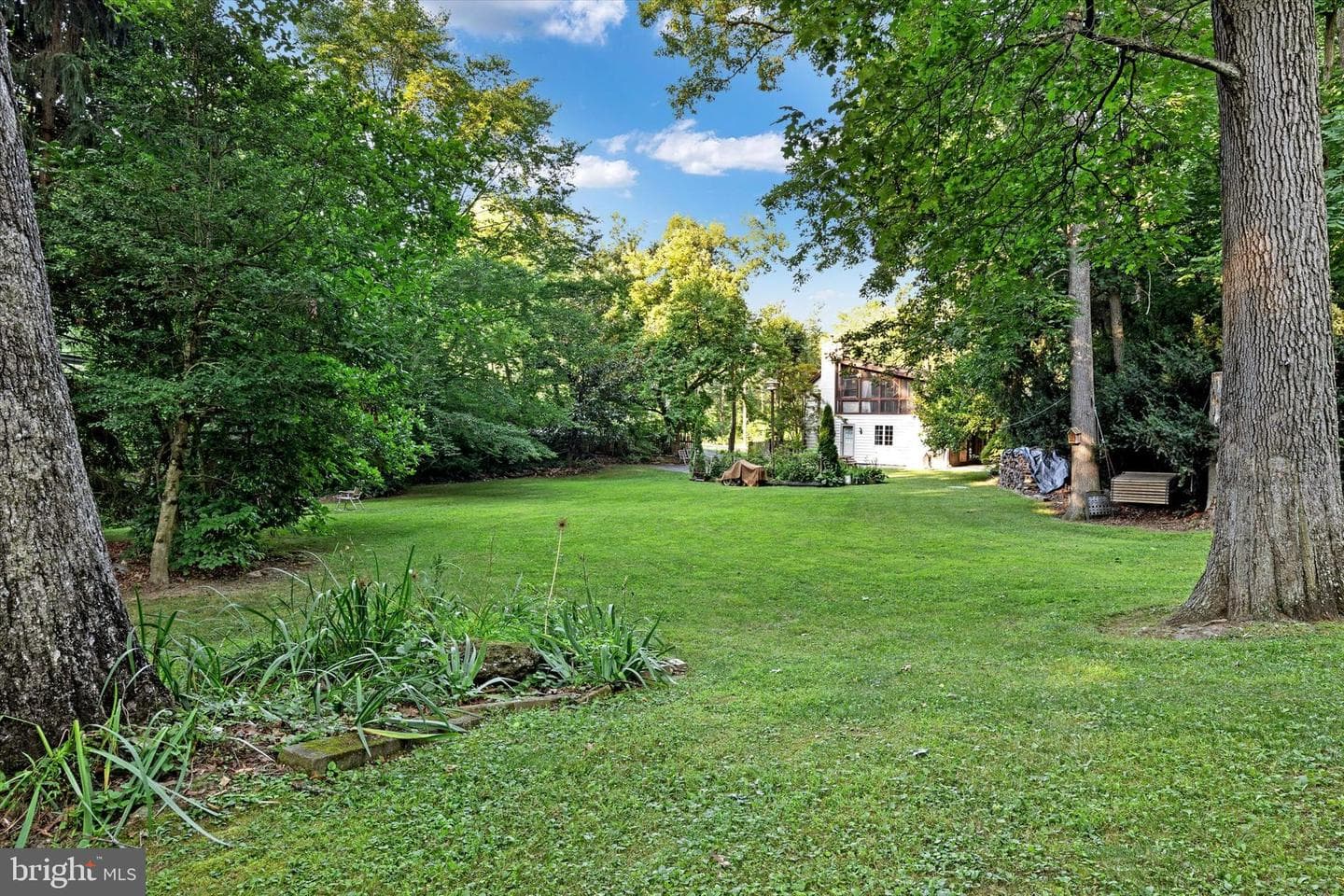 606 Freeland Road photo 8