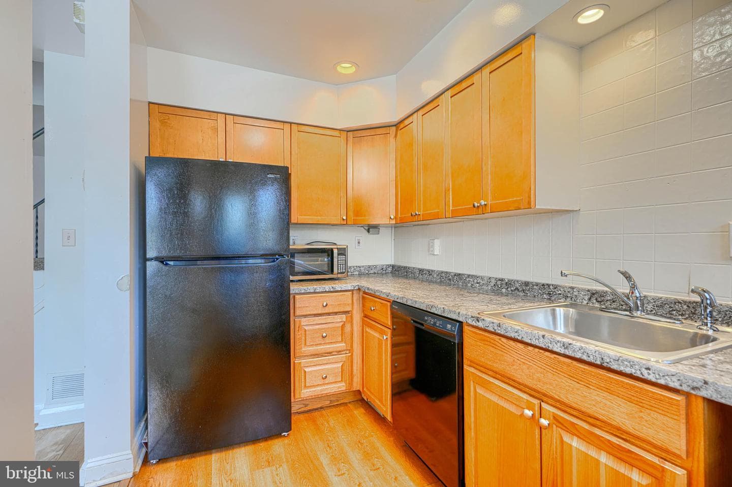 1020 Middlesex photo 12