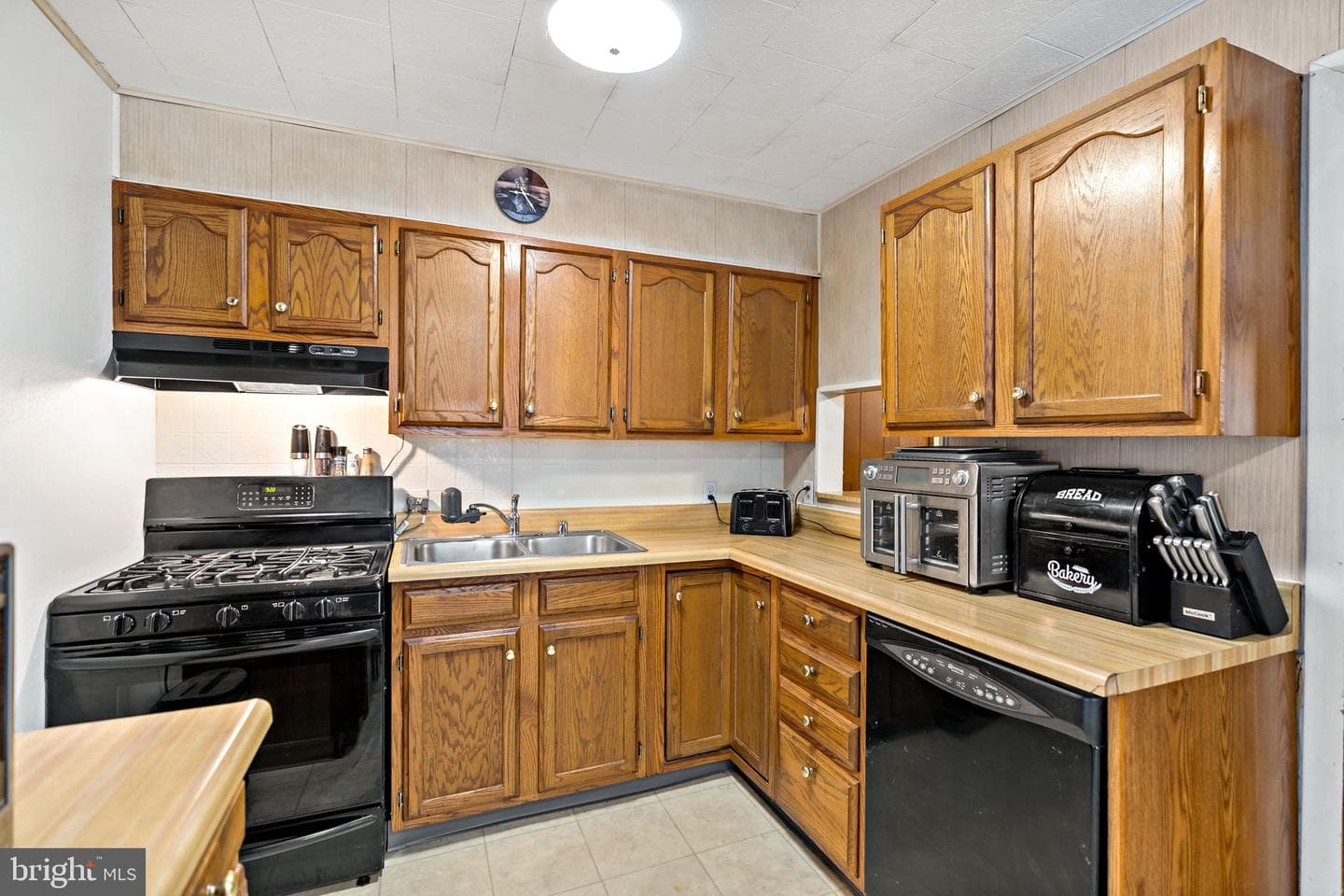 3421 Cornwall photo 20