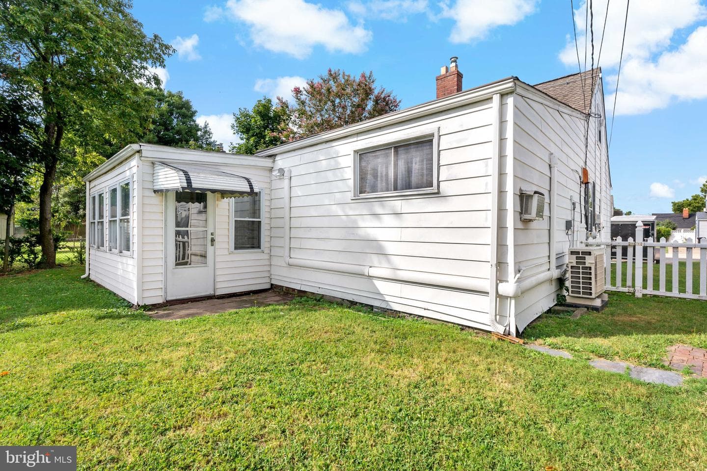 3421 Cornwall photo 4