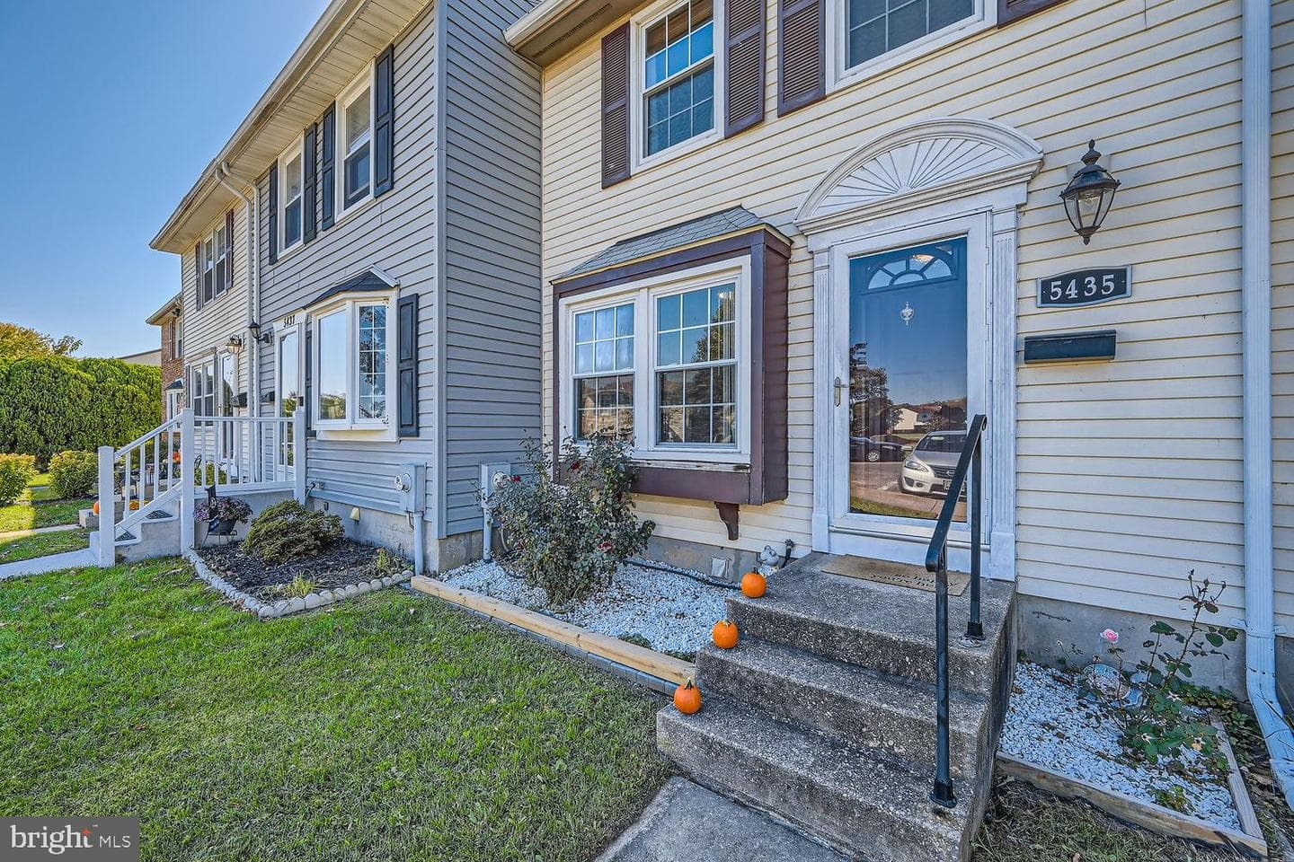5435 King Arthur Circle photo 4