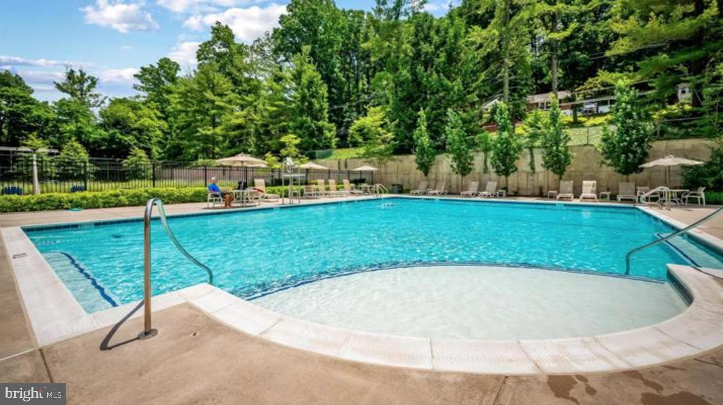 8223 Ruxton Crossing Court photo 47