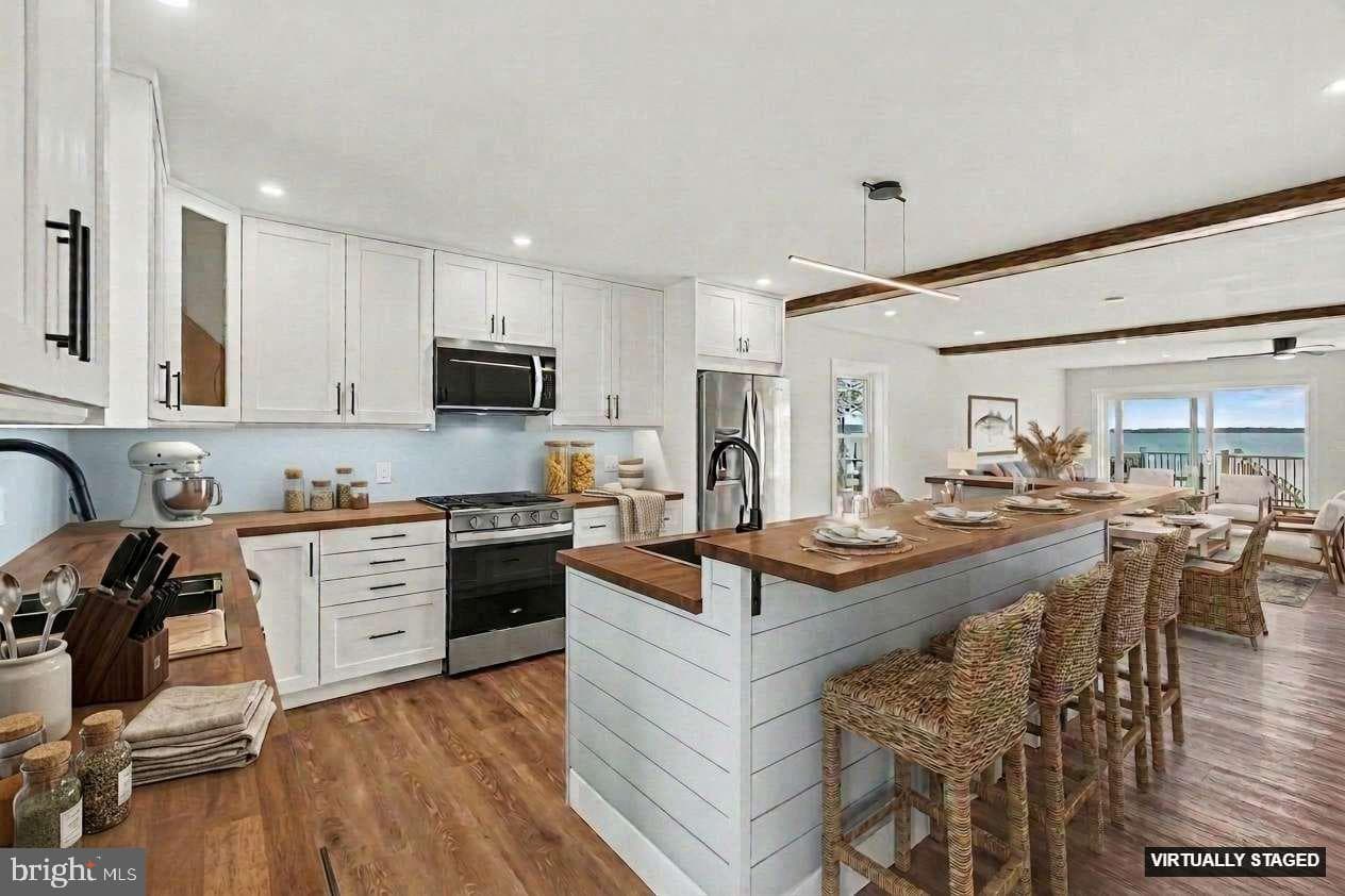 9108 Hinton Avenue photo 13