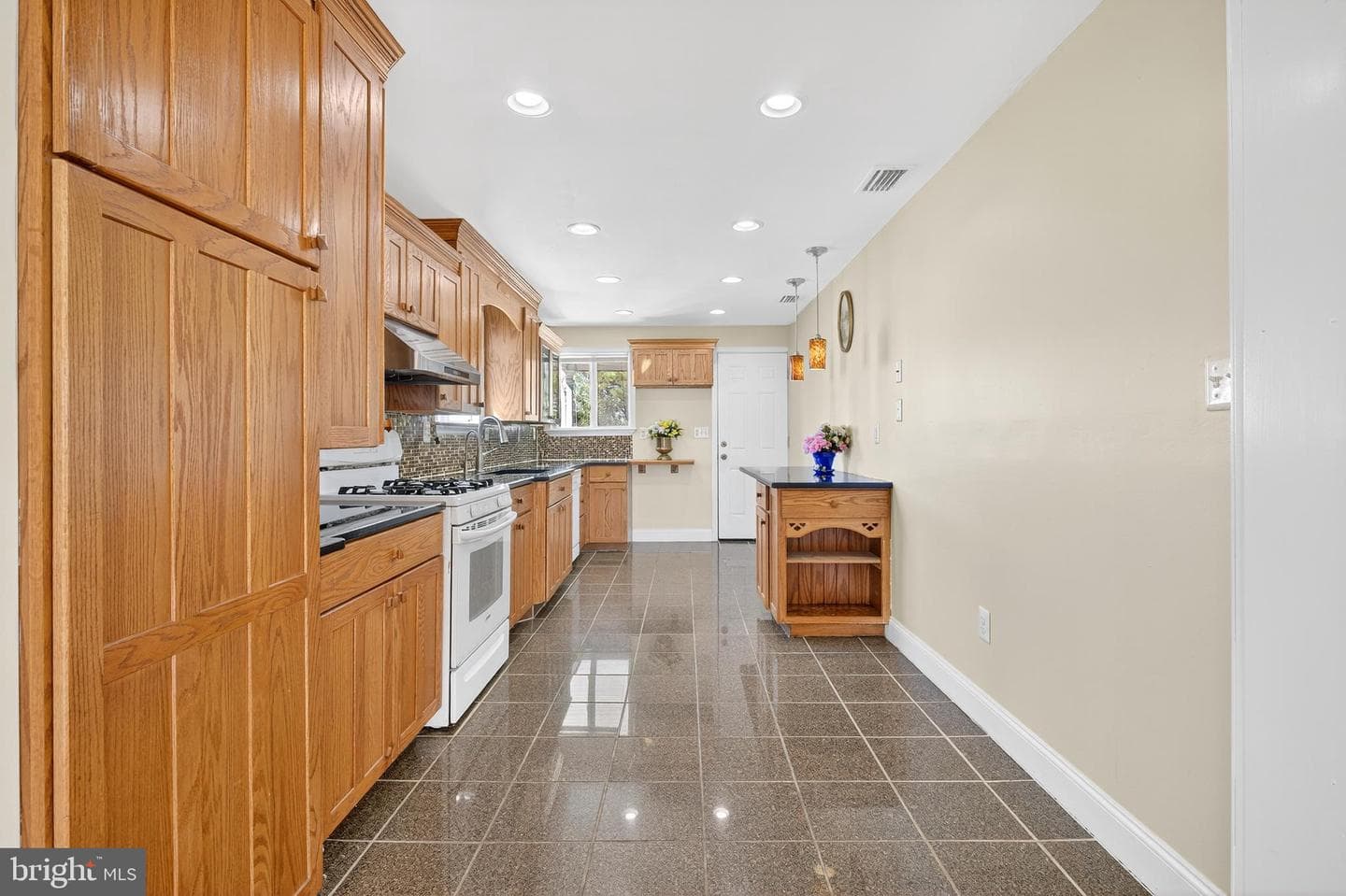 910 Prestwood Road photo 13