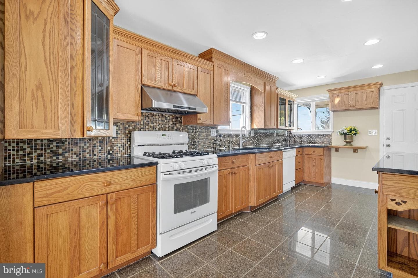 910 Prestwood Road photo 14