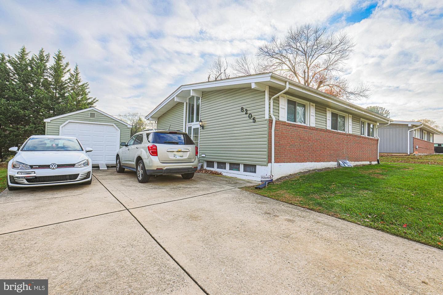 8205 Arrowhead Road photo 4