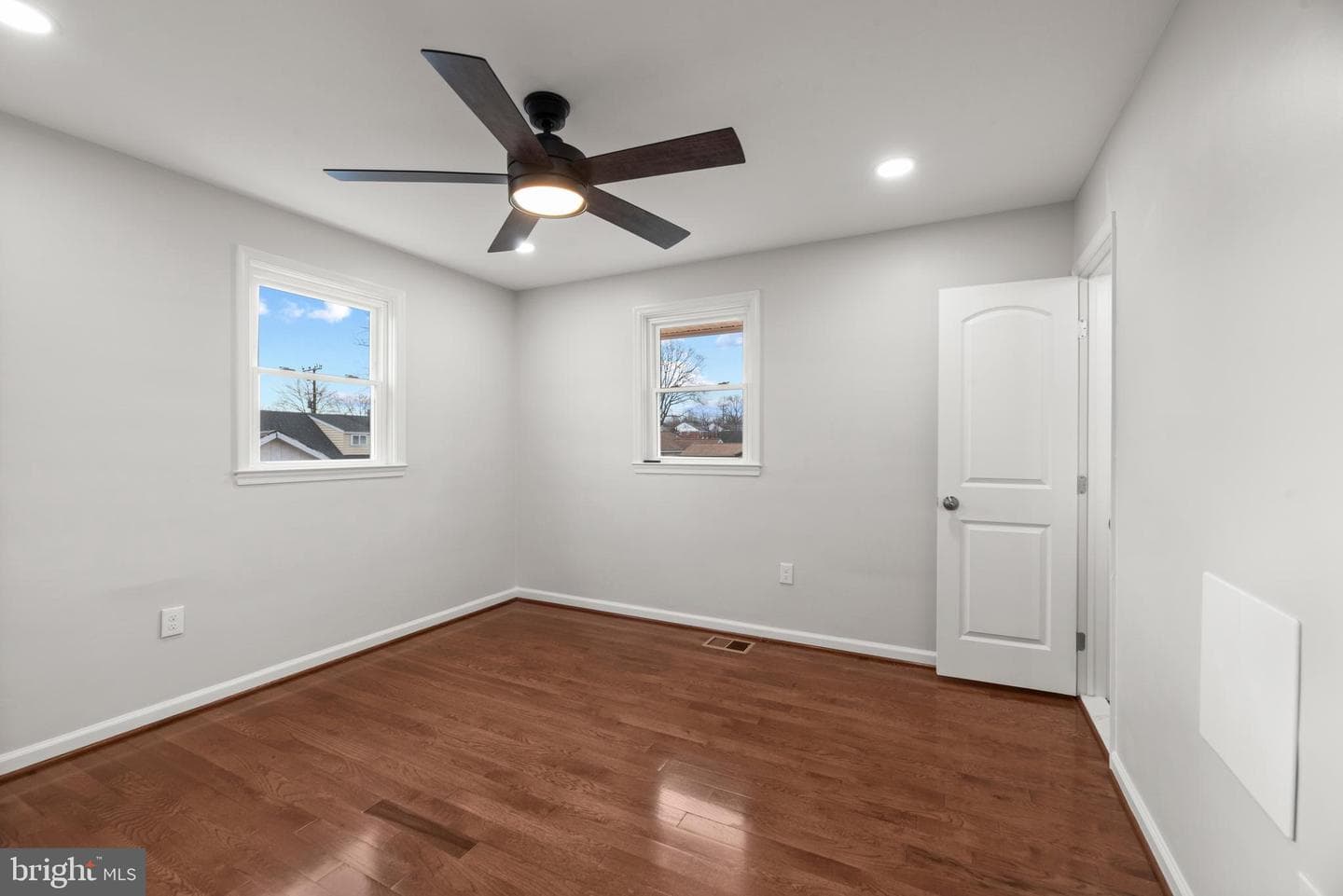 5903 Hilltop Avenue photo 32
