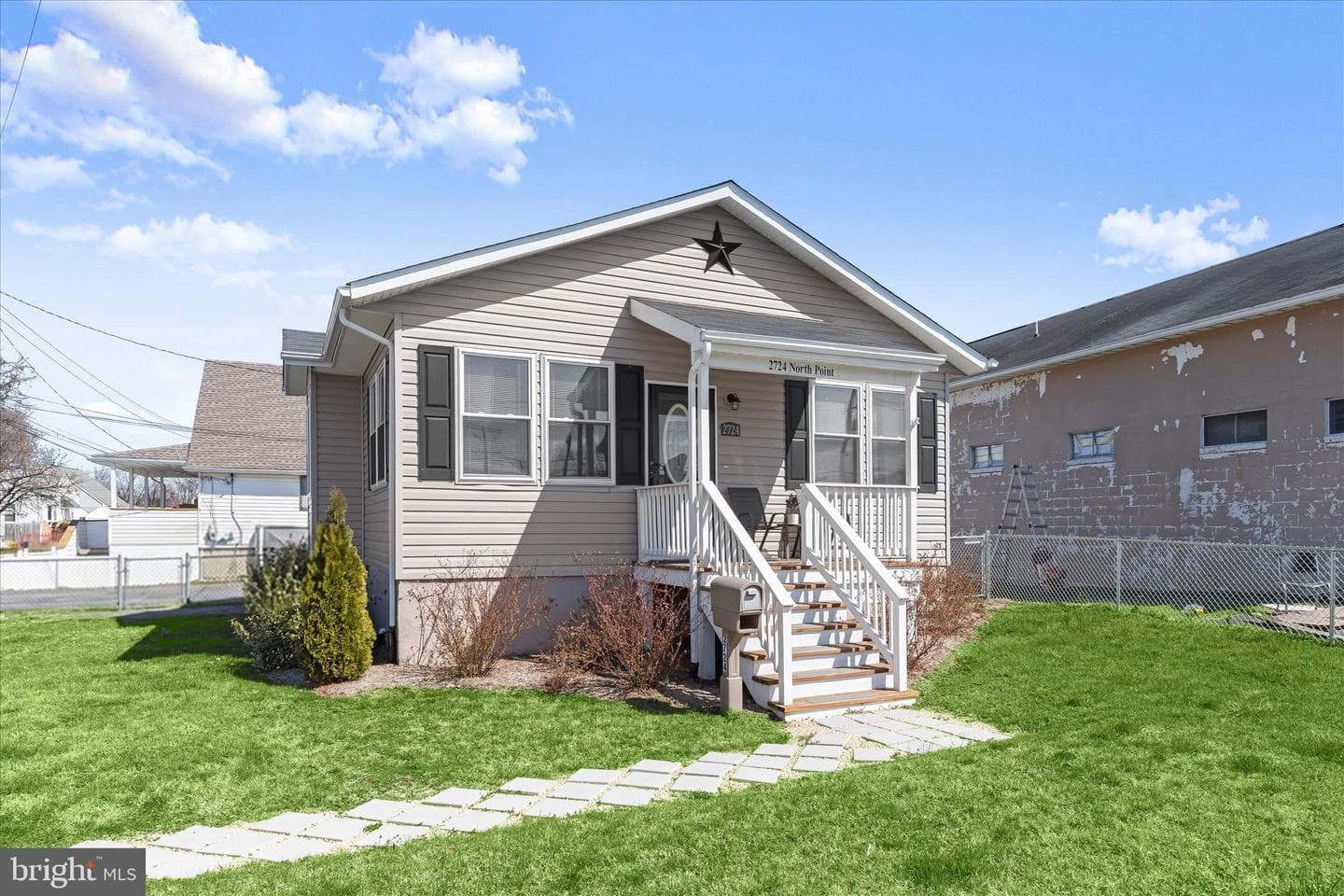 2724 N Point Terrace photo 3