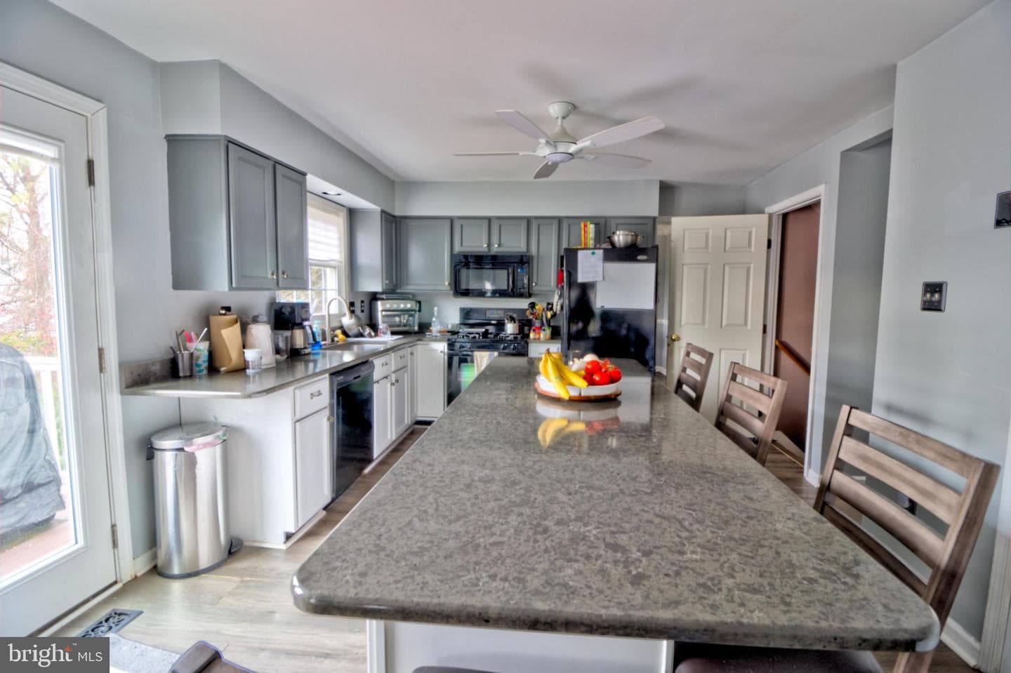 3879 Schroeder Avenue photo 12