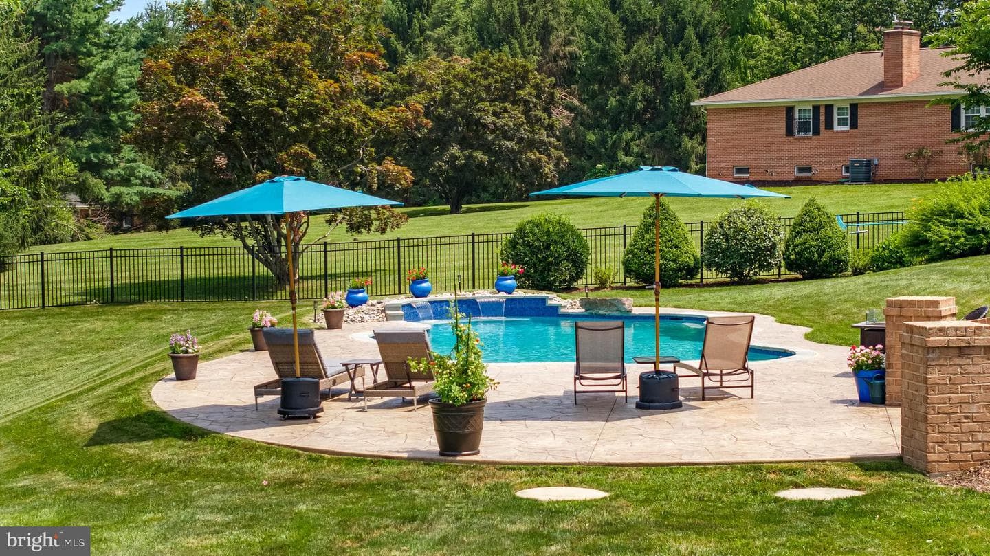 4037 Holly Knoll Drive photo 4