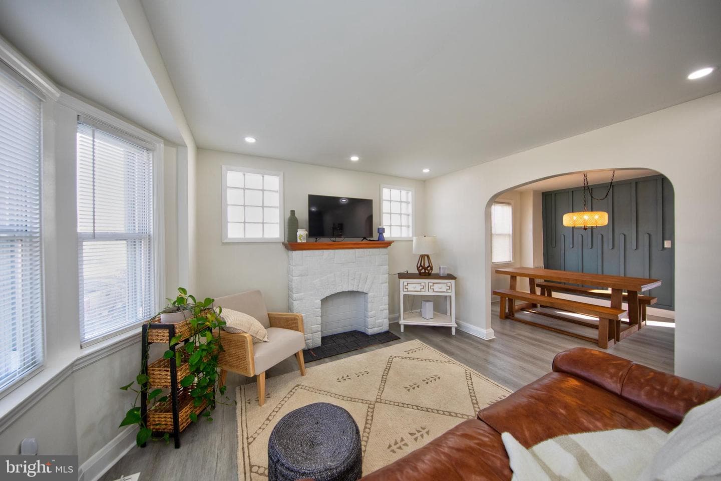109 Elinor Avenue photo 4