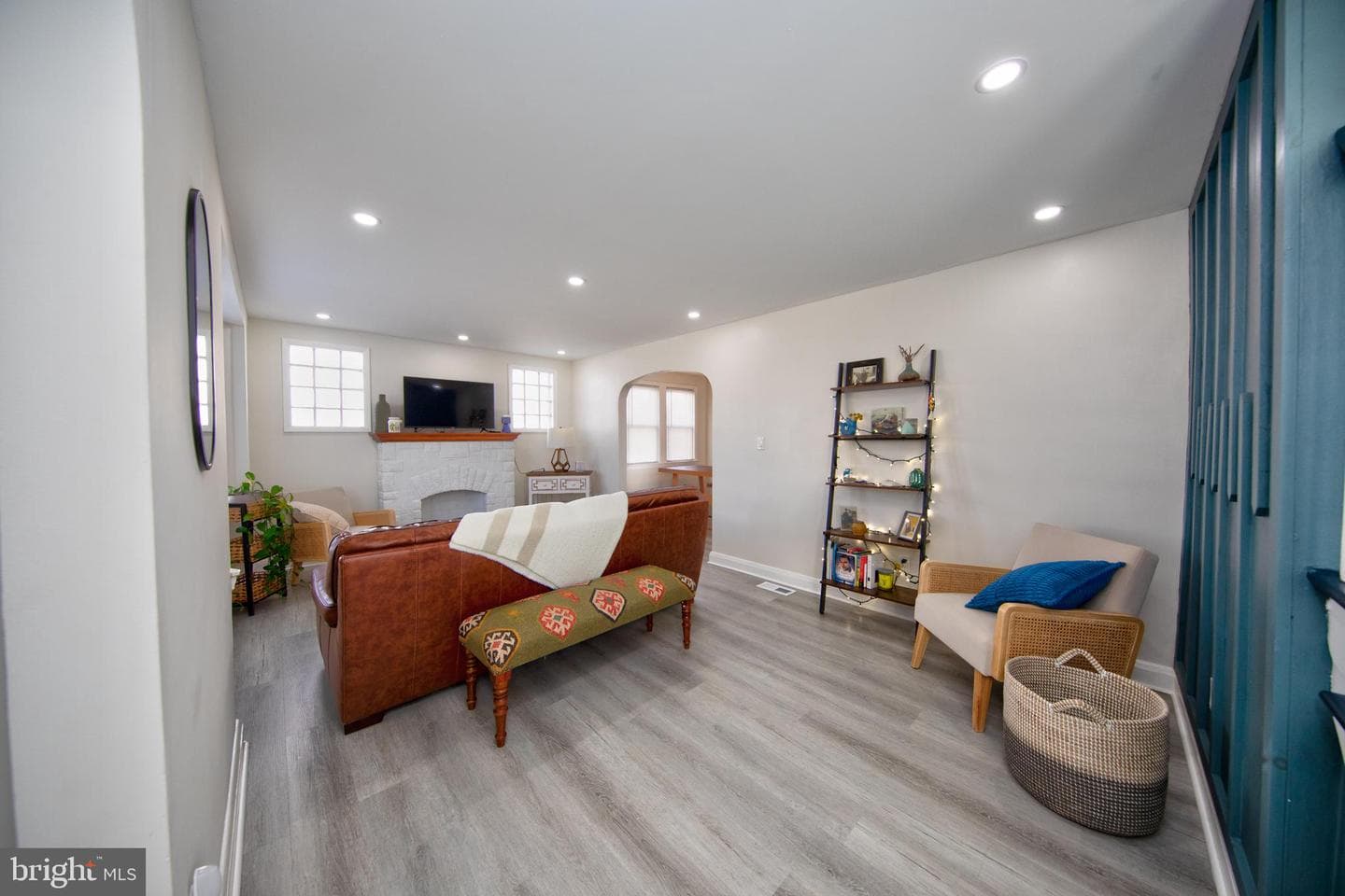 109 Elinor Avenue photo 5