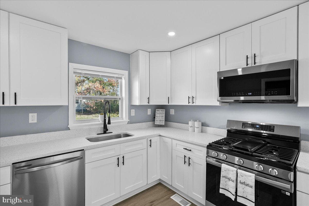 57 Transverse Avenue photo 21