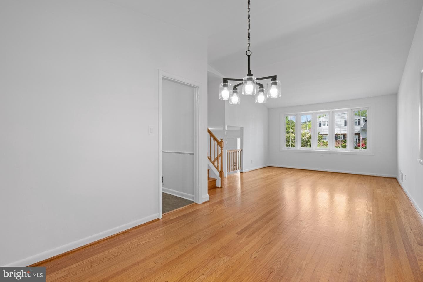 1005 Jamieson Road photo 3