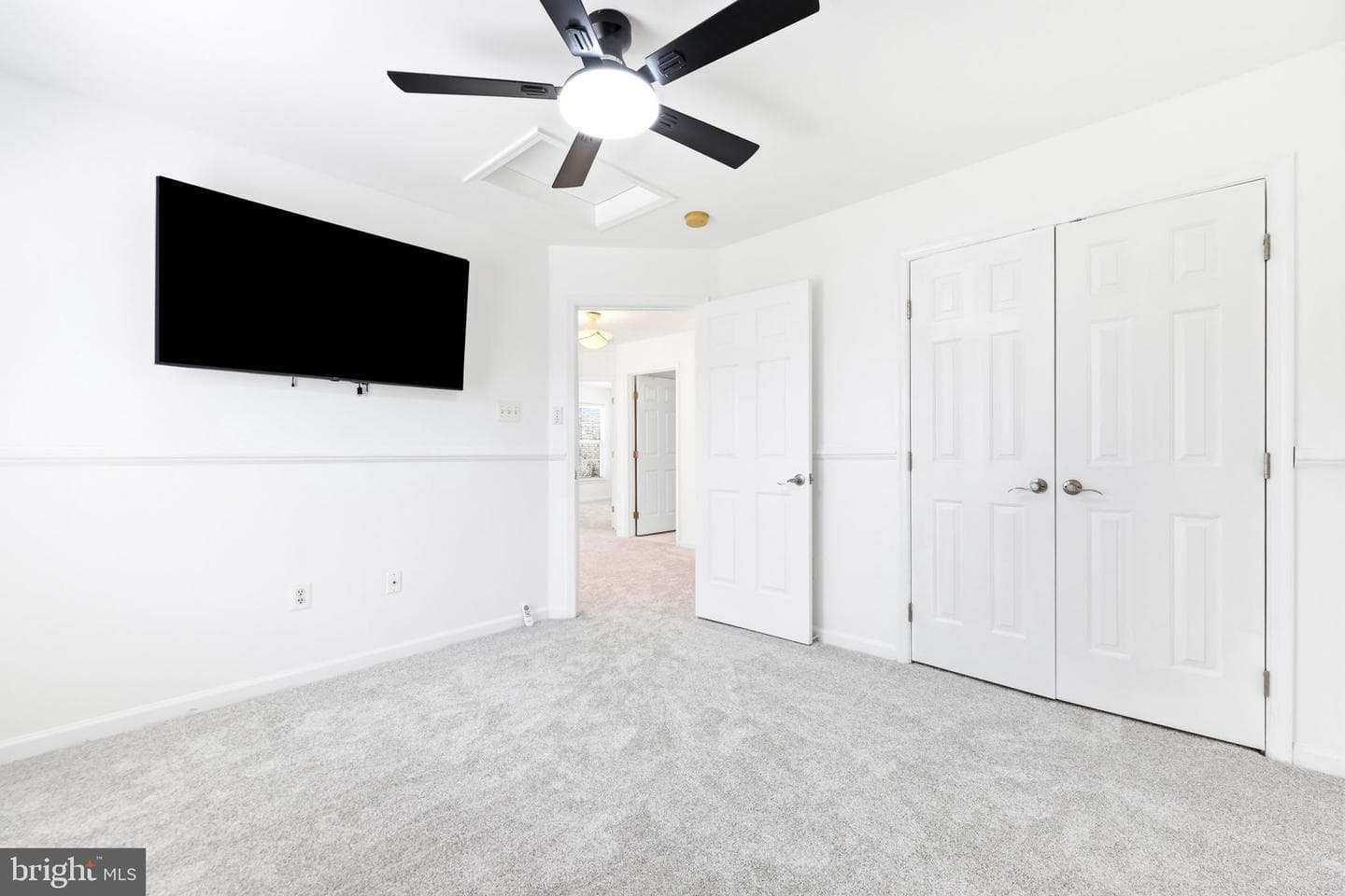 834 Crystal Palace Court photo 34