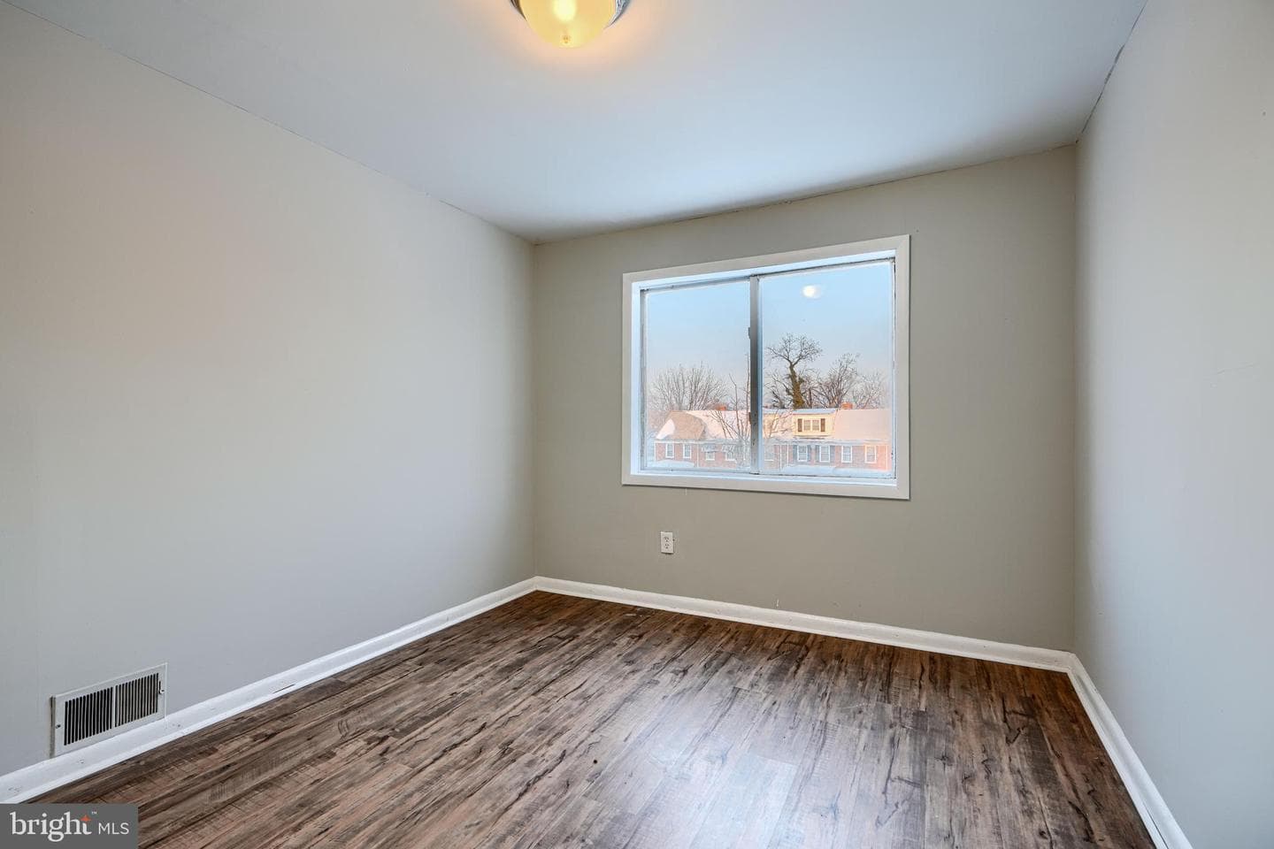402 Chestnut Court photo 31