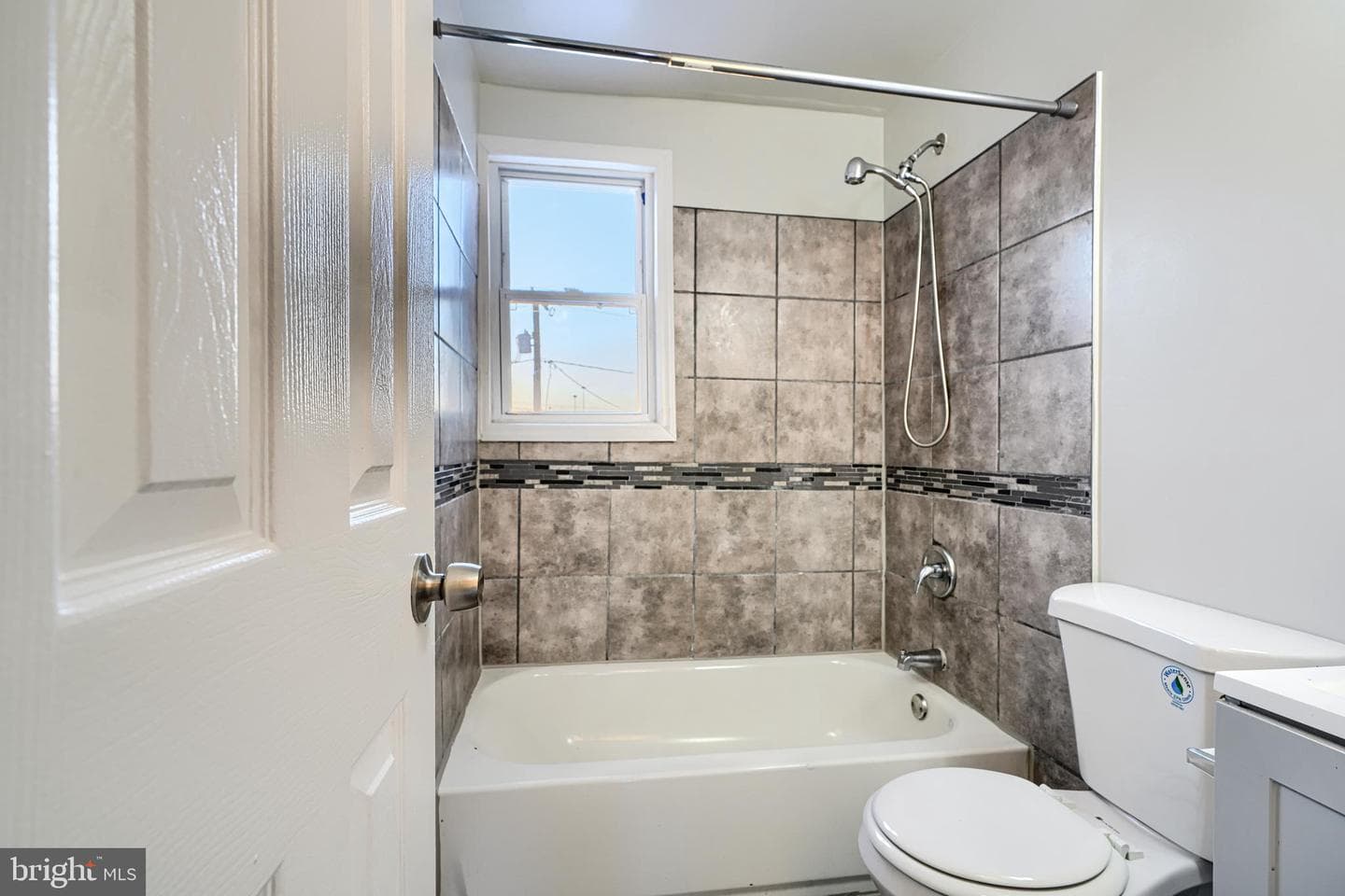 402 Chestnut Court photo 8