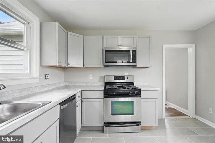 1239 Hilldale Road photo 2