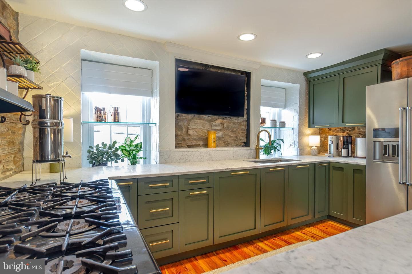 10108 Falls Road photo 10