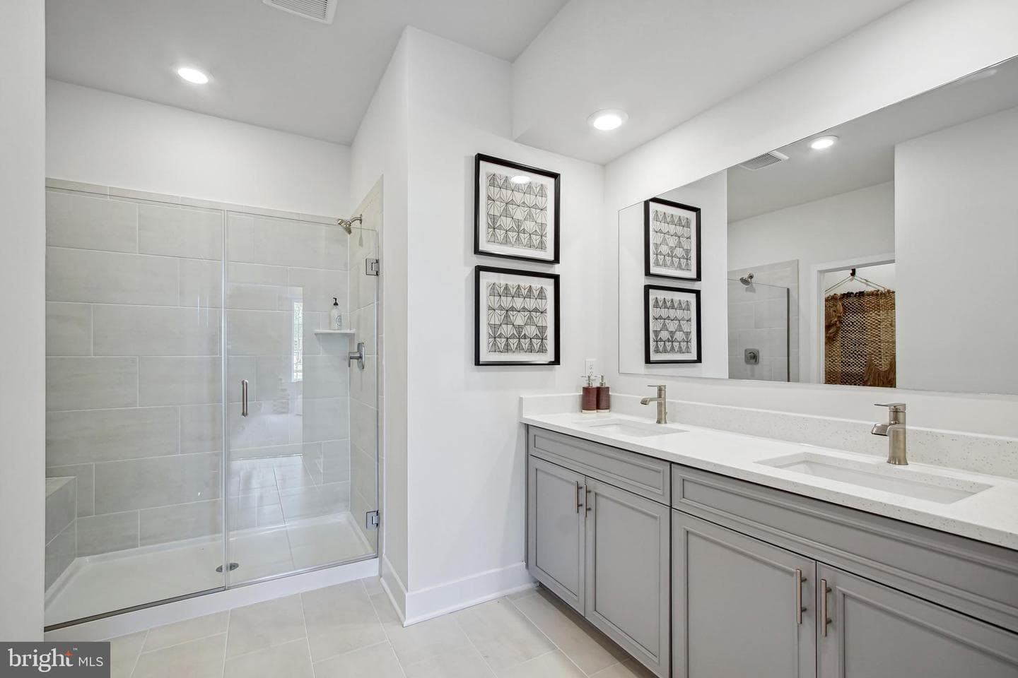 182 Kelly Way photo 32
