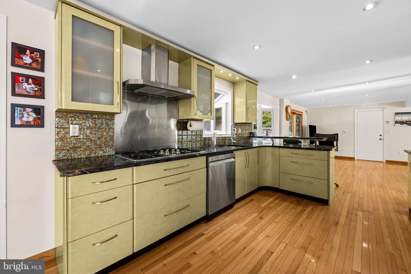 2 Chellis Court photo 13