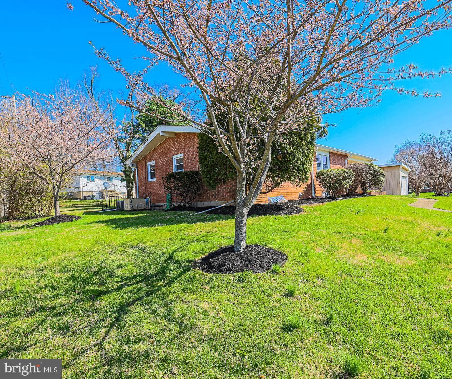 814 Woodglen Place photo 21