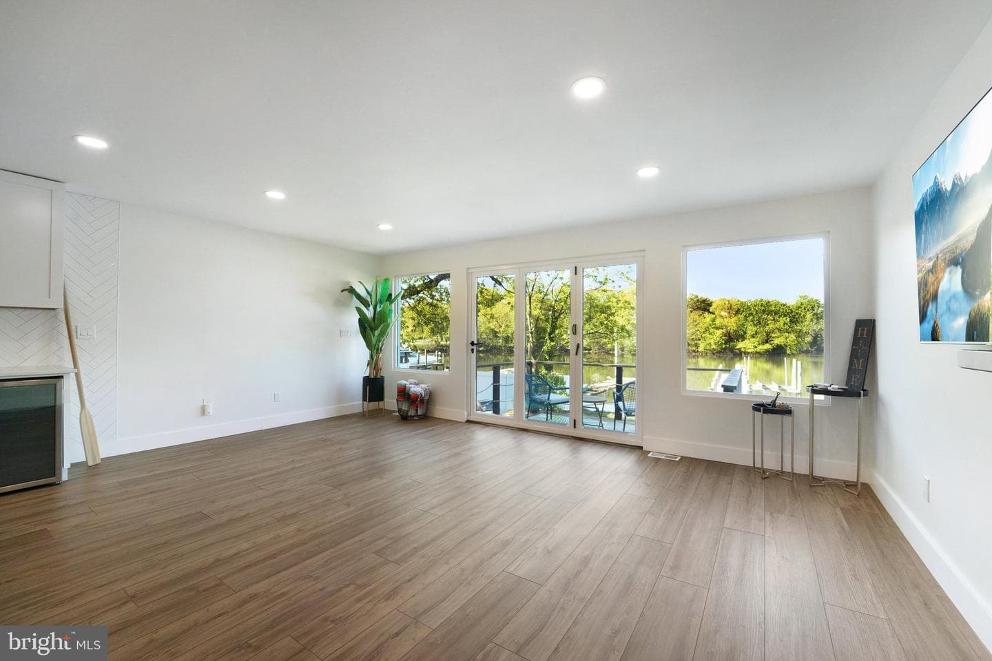 923 Short Road photo 8