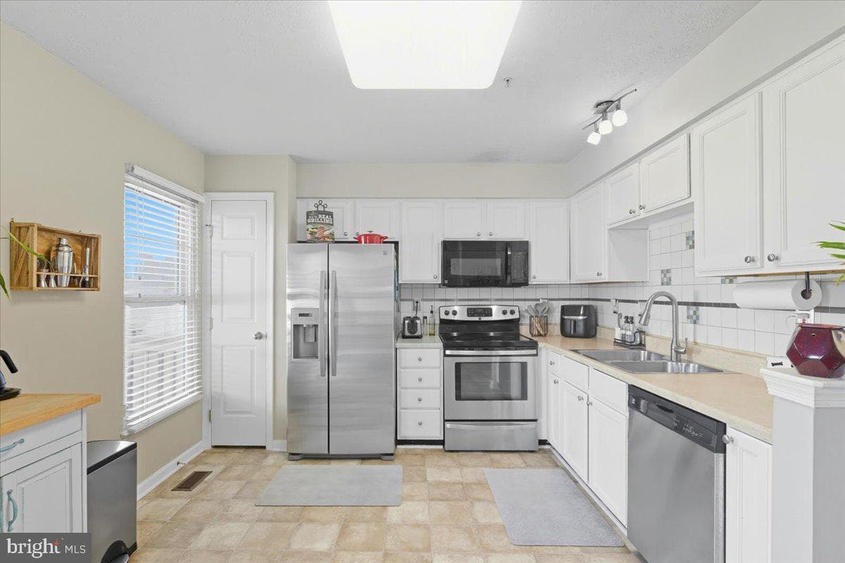 5213 Castlestone Drive photo 8