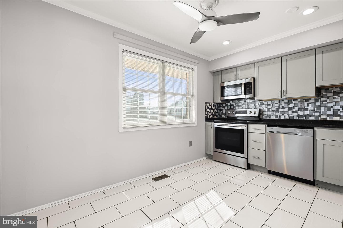 8 Middleview Court photo 14