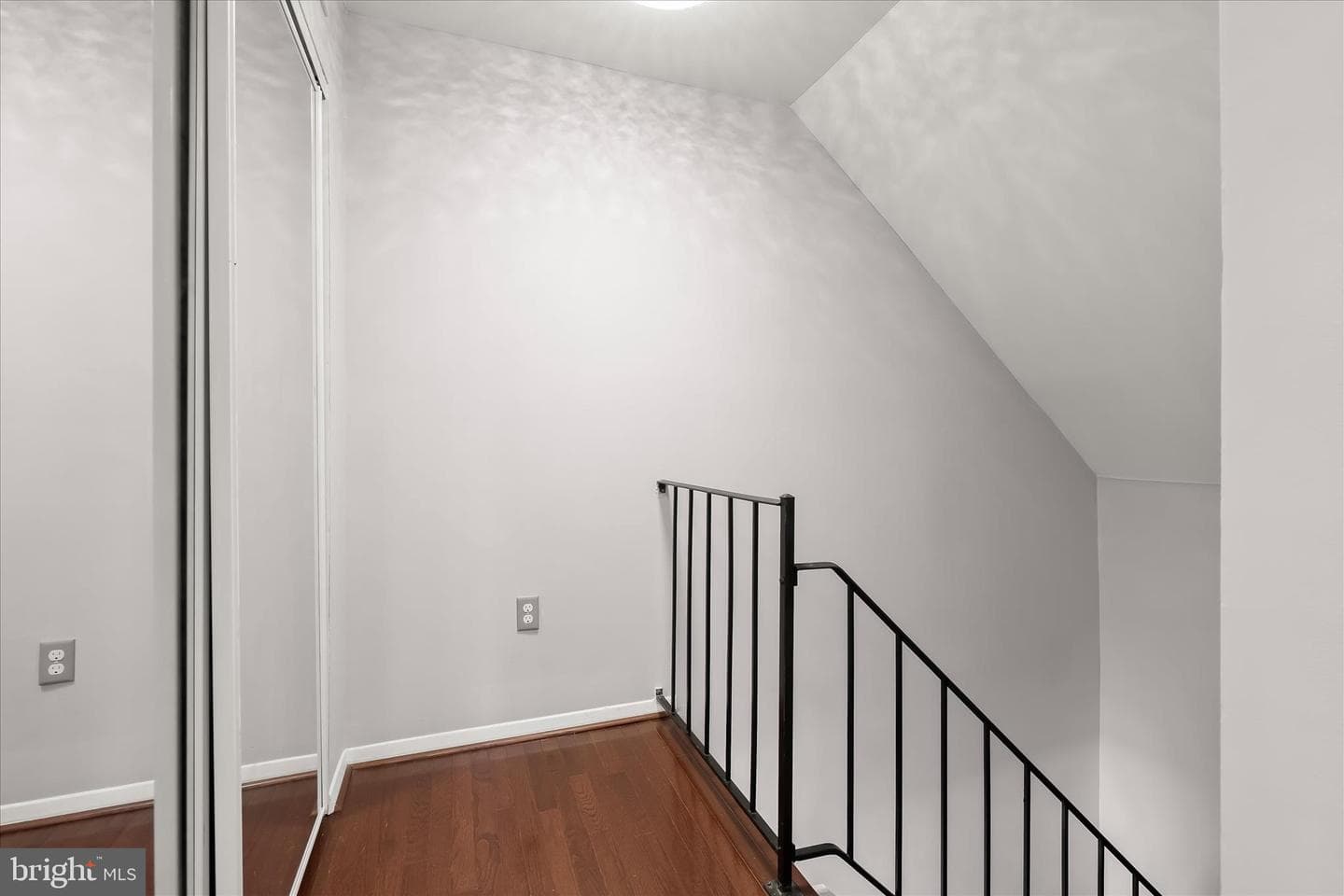 8 Middleview Court photo 19