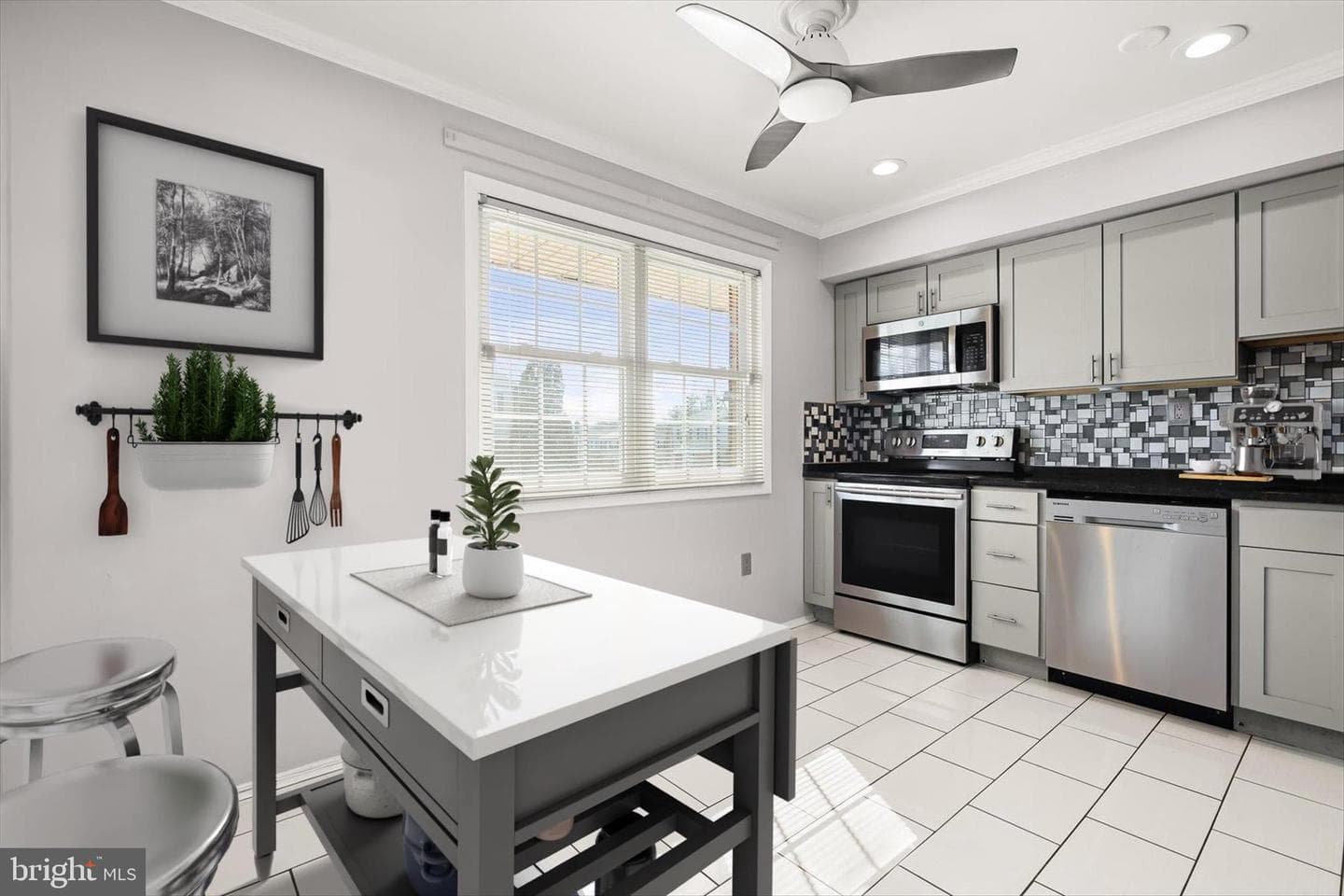 8 Middleview Court photo 2