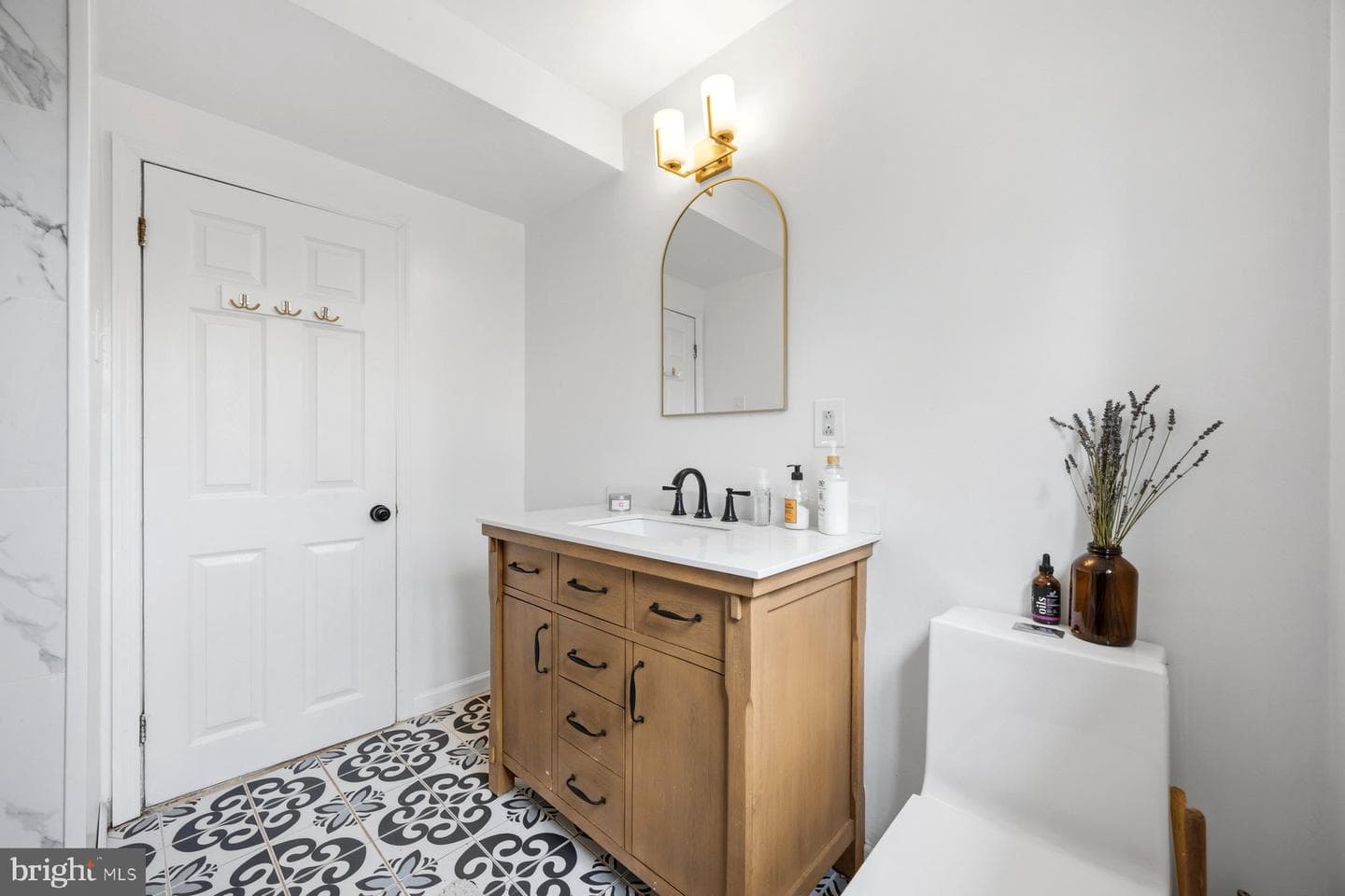 1204 Canberwell Road photo 5