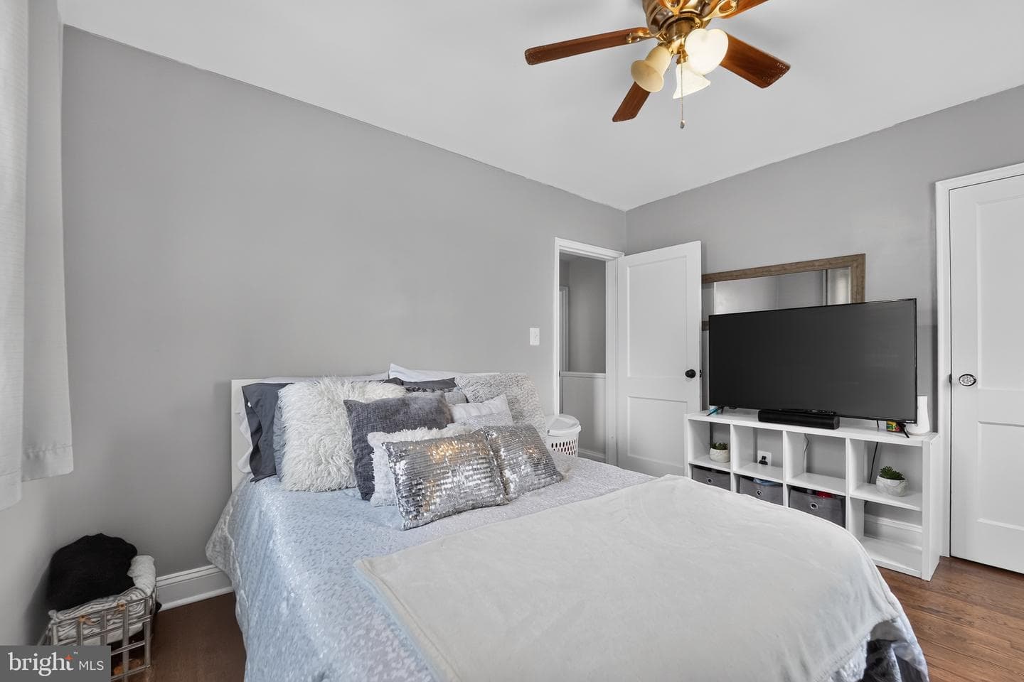 5438 Masefield Road photo 13