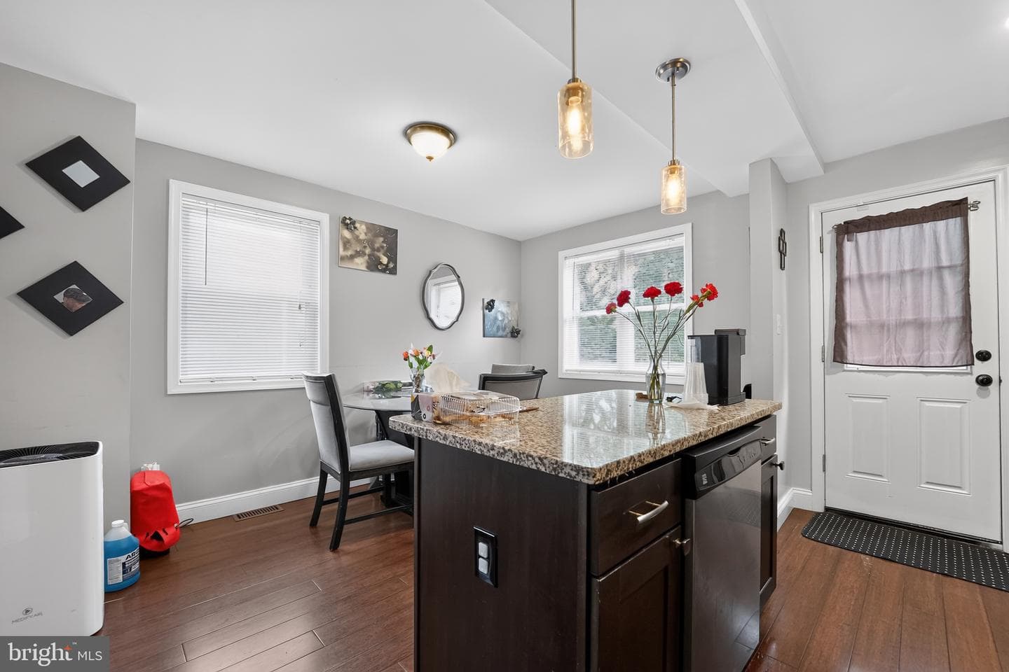 5438 Masefield Road photo 15