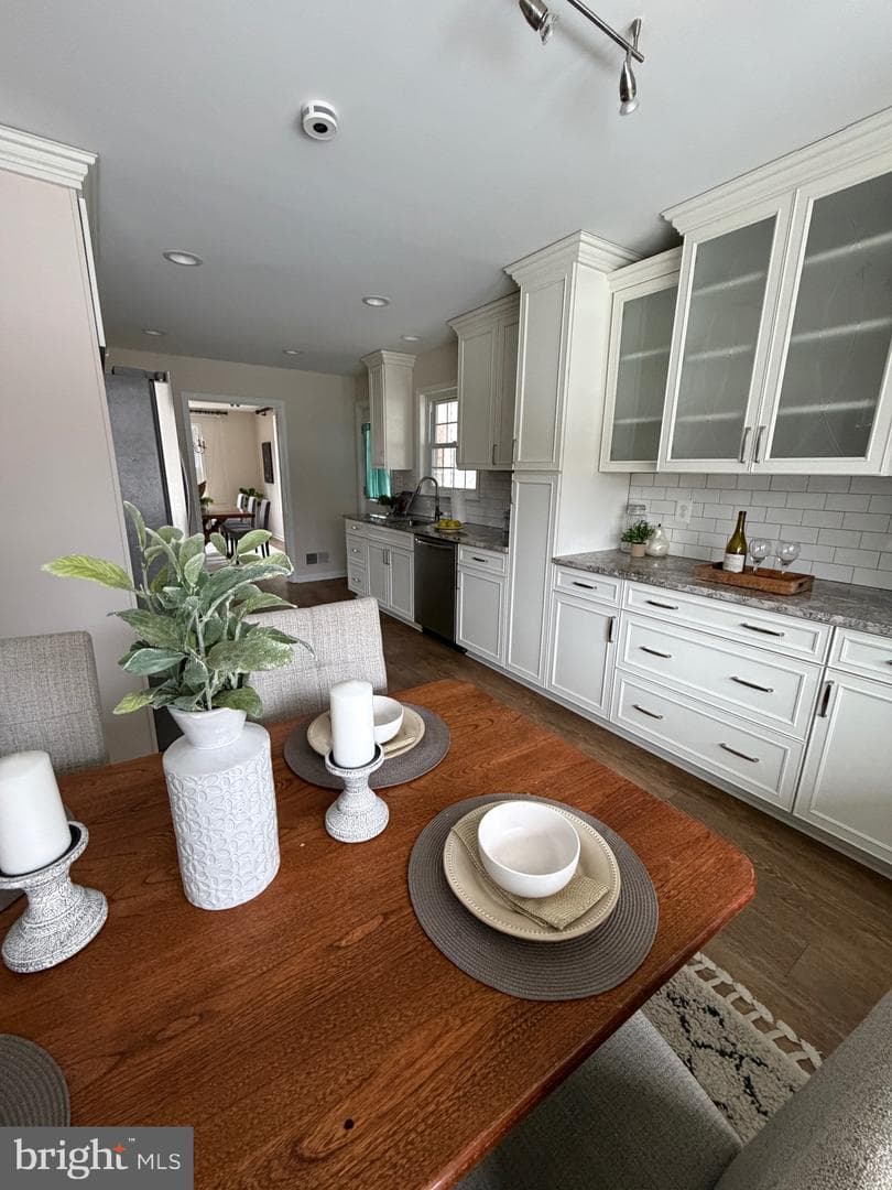 11 Bromley Court photo 8