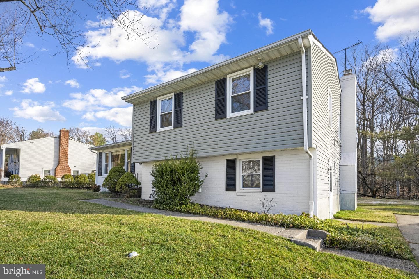 8723 Valleyfield Road photo 2
